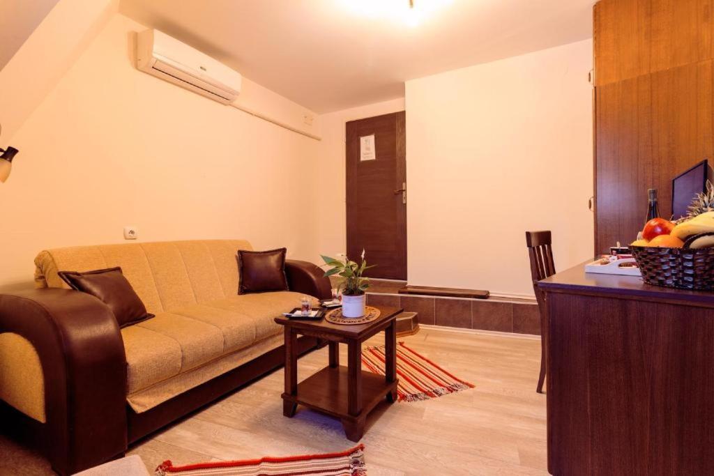 Downtown Rooms Nis Exterior photo